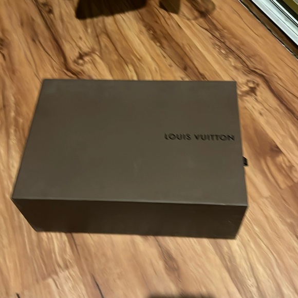 Louis Vuitton pull in/out shoes, box storage - Picture 1 of 3